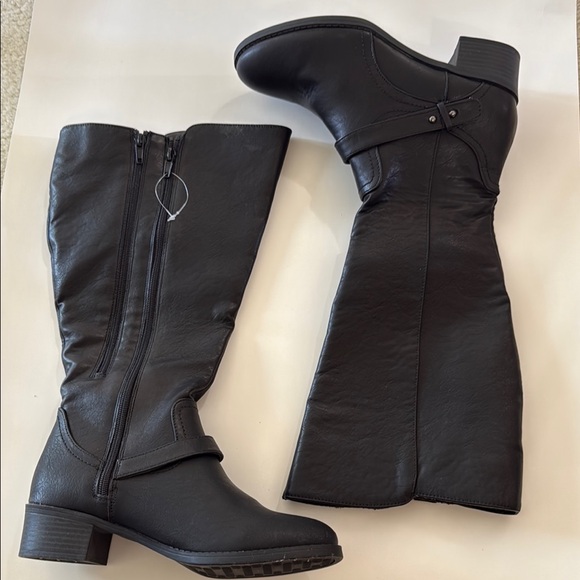 Easy Street Black Heeled Flat Boots Side Zipper and Extender Zipper Wide Calf - Picture 4 of 10